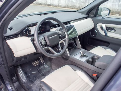 Used 2025 Land Rover Discovery Sport Dynamic SE image 12