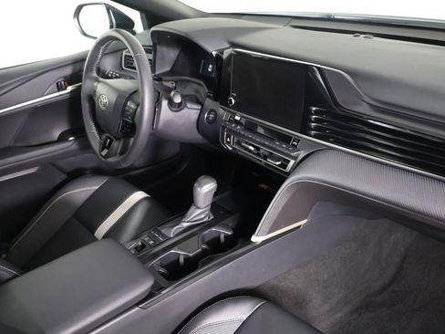 Used 2025 Toyota Camry SE image 25