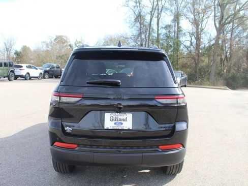 Used 2024 Jeep Grand Cherokee Limited w/ Black Appearance Package image 12