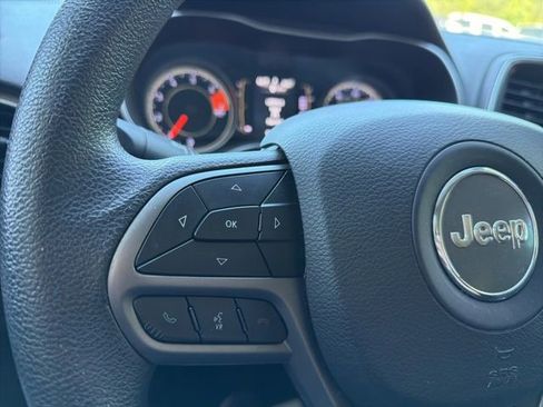 Used 2019 Jeep Cherokee Latitude w/ Popular Appearance Group FWD image 29
