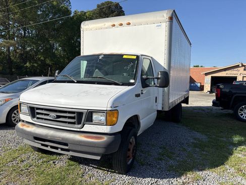 Used 2005 Ford E-350 and Econoline 350 Super Duty image 1