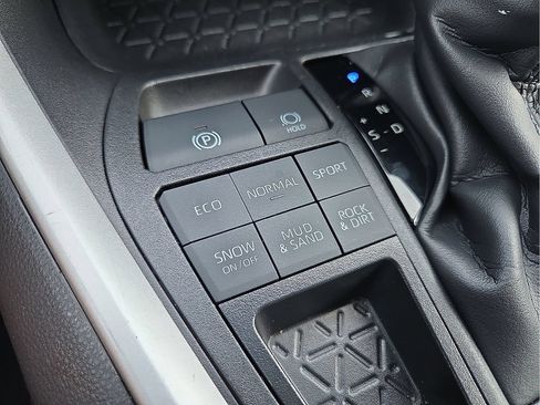 Used 2025 Toyota RAV4 XLE AWD/4WD image 20