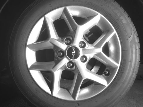 Used 2025 Kia Soul LX w/ LX Technology Package FWD image 14