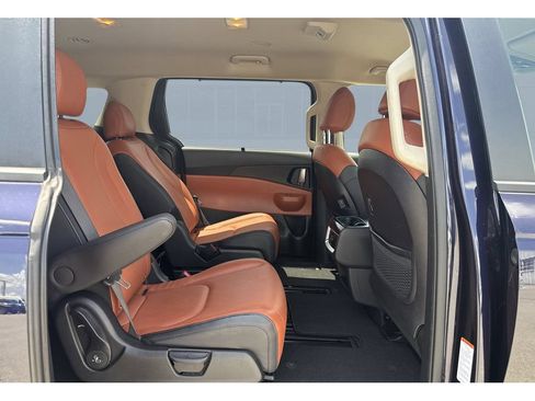 Used 2025 Kia Carnival EX FWD image 19
