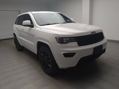 Used 2018 Jeep Grand Cherokee Altitude image 13