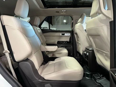 Used 2021 Ford Explorer Platinum w/ Equipment Group 601A AWD/4WD image 33