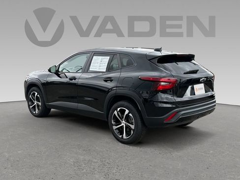 Used 2024 Chevrolet Trax RS w/ Sunroof Package FWD image 19