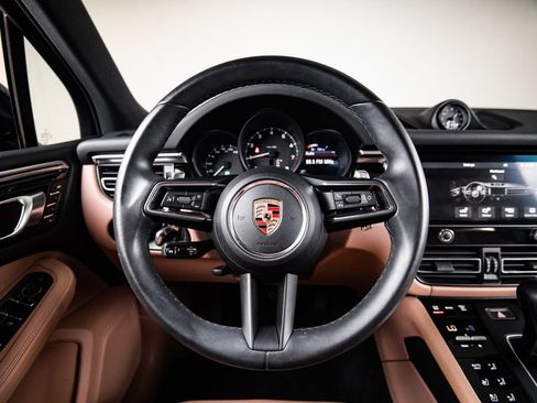Certified 2023 Porsche Macan AWD/4WD image 26