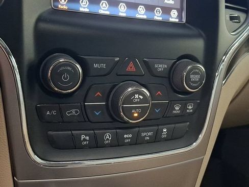 Used 2018 Jeep Grand Cherokee Limited AWD/4WD image 15