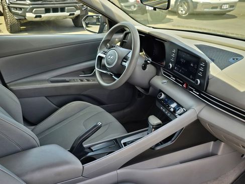 Used 2022 Hyundai Elantra SEL FWD image 10