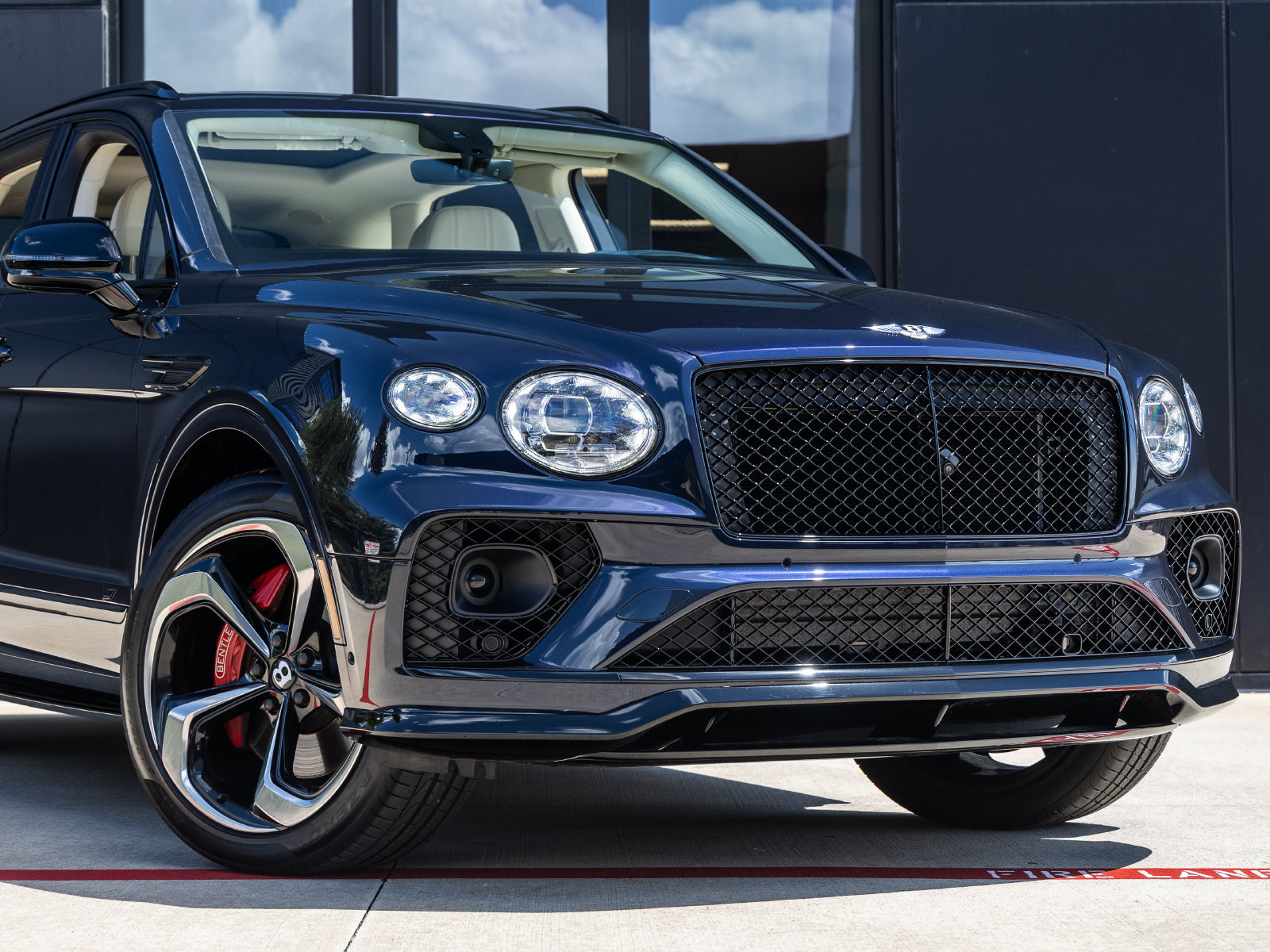 Used 2023 Bentley Bentayga AWD/4WD image 5