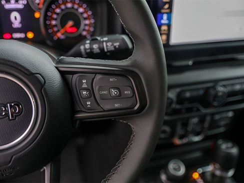 Used 2025 Jeep Wrangler Sport S image 12