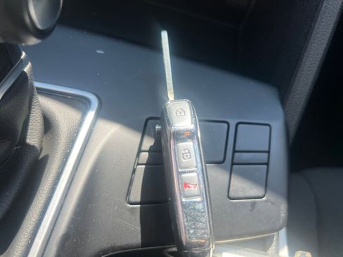 Used 2025 Kia Sportage LX image 18