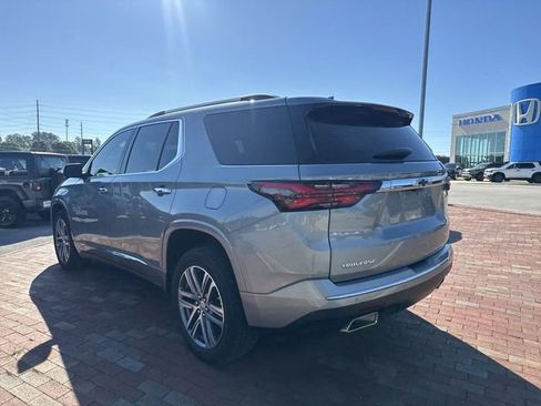 Used 2023 Chevrolet Traverse High Country FWD image 7