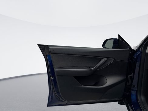 Used 2022 Tesla Model Y Performance image 9