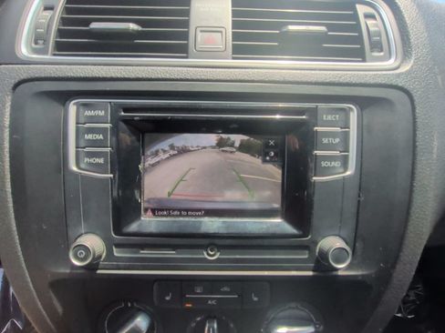 Used 2017 Volkswagen Jetta SE FWD image 18