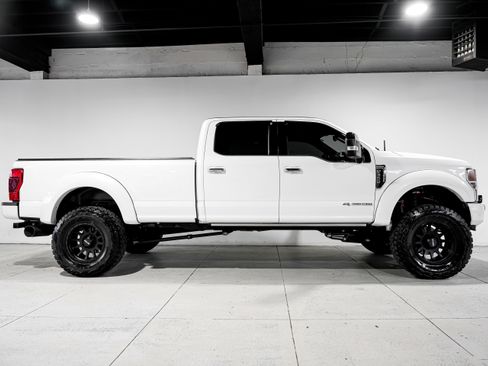 Used 2022 Ford F350 Platinum AWD/4WD image 2