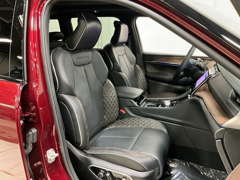 Used 2025 Jeep Grand Cherokee Summit image 7