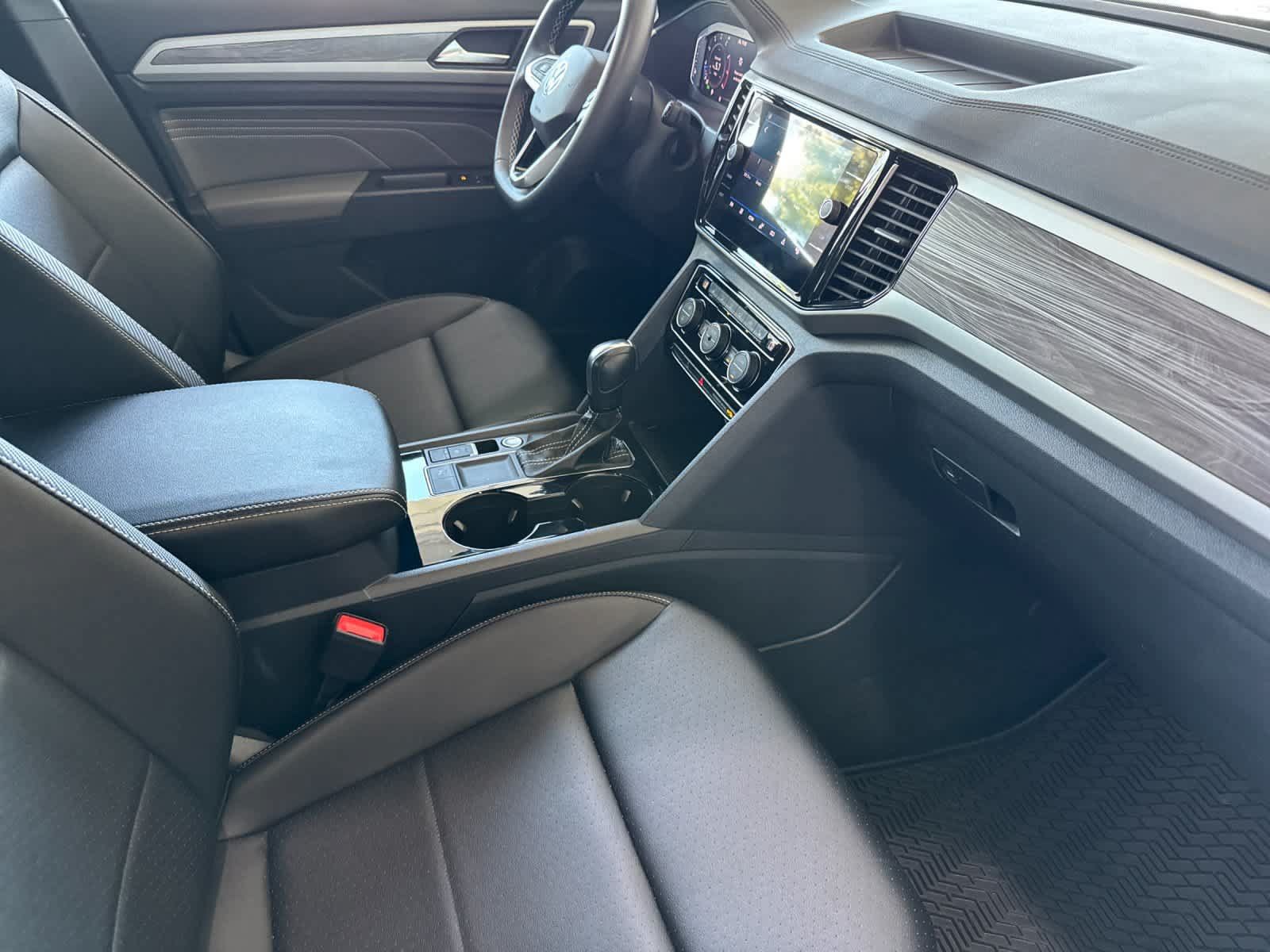 Used 2023 Volkswagen Atlas Cross Sport SE FWD image 17