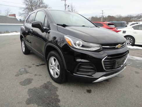 Used 2019 Chevrolet Trax LT w/ LT Convenience Package AWD/4WD image 3
