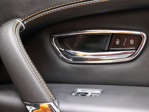 Used 2019 Bentley Bentayga image 71