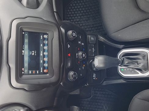 Used 2020 Jeep Renegade Latitude w/ Cold Weather Group image 16