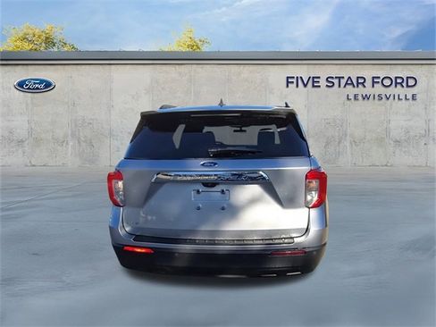 Certified 2022 Ford Explorer XLT image 7