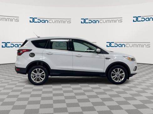 Used 2017 Ford Escape SE FWD image 9