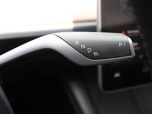 Used 2024 Tesla Model Y 2WD image 20