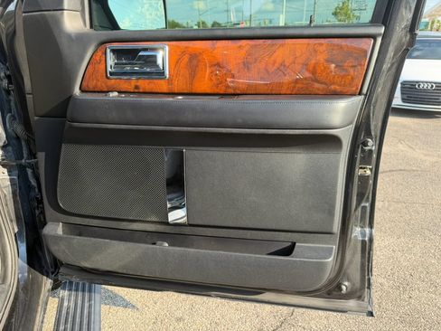 Used 2015 Lincoln Navigator 4WD image 25
