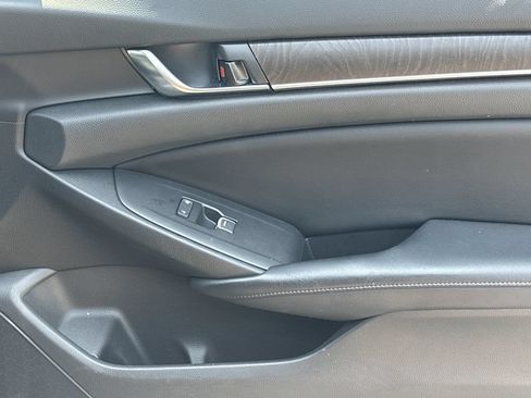 Used 2018 Honda Accord Touring image 14