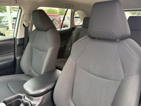 Used 2021 Toyota RAV4 LE FWD image 13
