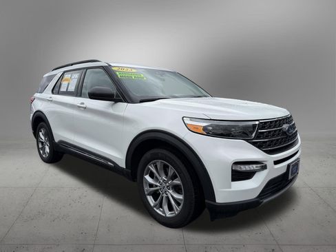Used 2023 Ford Explorer XLT w/ Equipment Group 202A AWD/4WD image 6