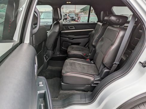 Used 2018 Ford Explorer XLT w/ Equipment Group 202A image 12