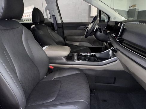 New 2026 Kia Carnival EX image 9