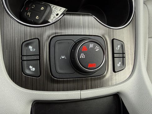 Used 2022 GMC Acadia SLT w/ LPO, Floor Liner Package image 32