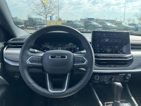 Used 2025 Jeep Compass Limited image 24