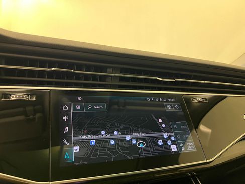 Used 2023 Audi Q7 3.0T Premium w/ Convenience Package image 28