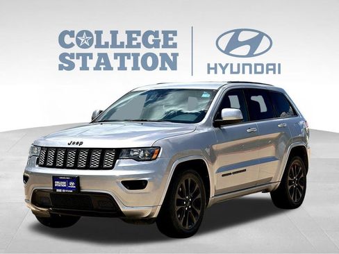 Used 2020 Jeep Grand Cherokee Altitude RWD image 6