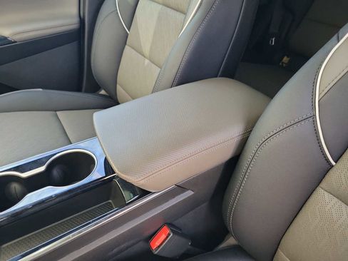Used 2025 Chevrolet Equinox LT w/ Convenience Package II FWD image 20
