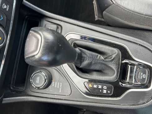 Certified 2019 Jeep Cherokee Limited AWD/4WD image 22