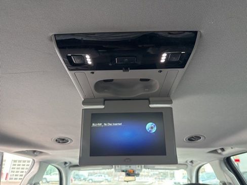 Used 2020 Cadillac Escalade ESV Premium Luxury w/ LPO, Radiant Package image 19