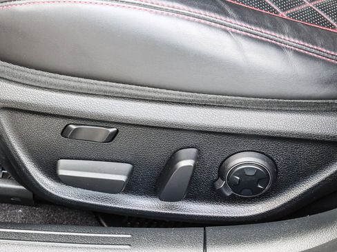 Used 2023 Genesis G70 3.3T w/ Sport Prestige Package image 24