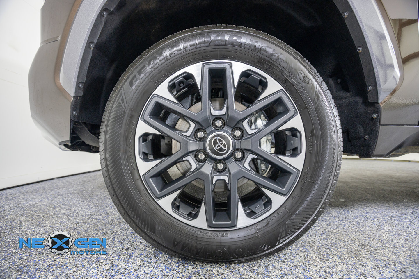Used 2024 Toyota Tundra Limited AWD/4WD image 50