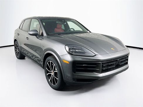 New 2026 Porsche Cayenne Base image 7