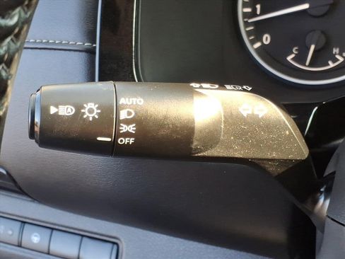 Used 2022 Nissan Pathfinder SV image 24