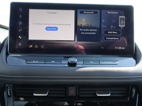 Used 2025 Nissan Rogue SL w/ Tech Package image 24