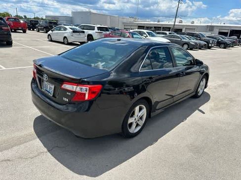 Used 2014 Toyota Camry SE w/ Moonroof Package FWD image 16