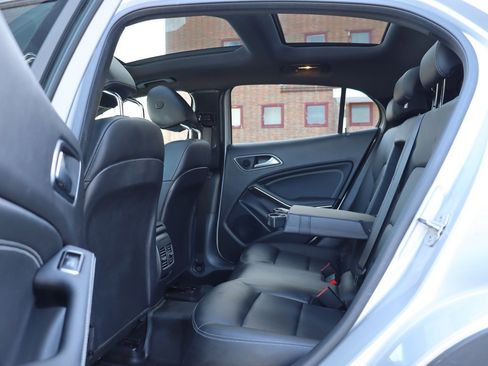 Used 2018 Mercedes-Benz GLA 250 4MATIC image 14