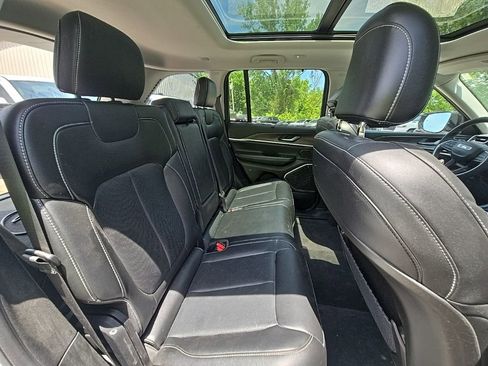 Used 2022 Jeep Grand Cherokee Limited 4xe w/ Luxury Tech Group II AWD/4WD image 17